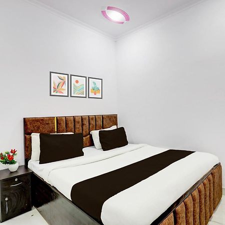 Hotel The Arrow Near Paschim Vihar Delhi  Extérieur photo