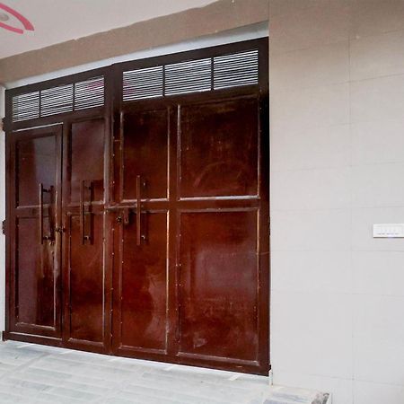 Hotel The Arrow Near Paschim Vihar Delhi  Extérieur photo
