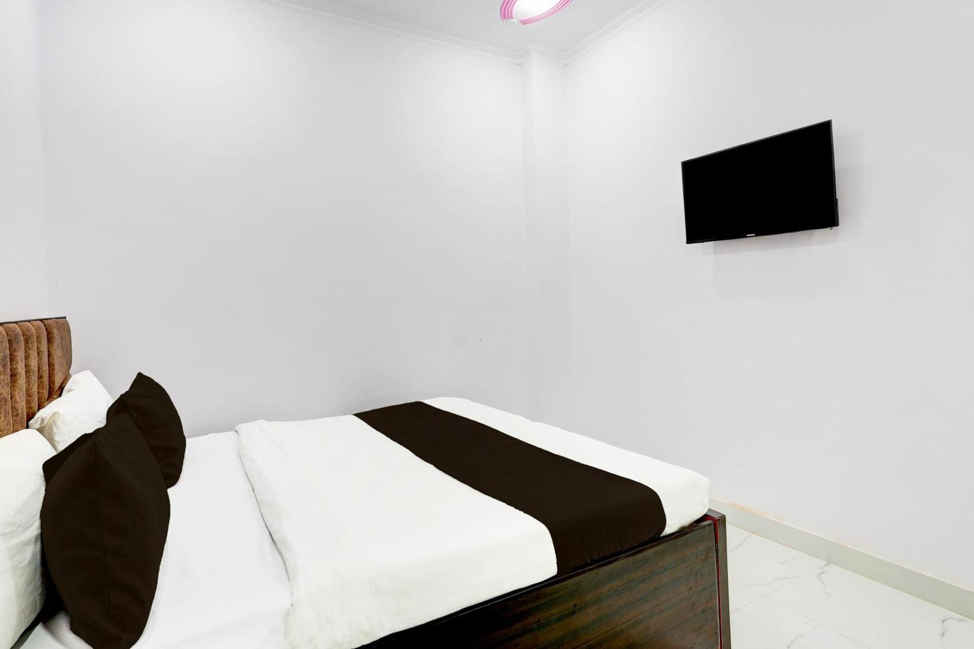 Hotel The Arrow Near Paschim Vihar Delhi  Extérieur photo