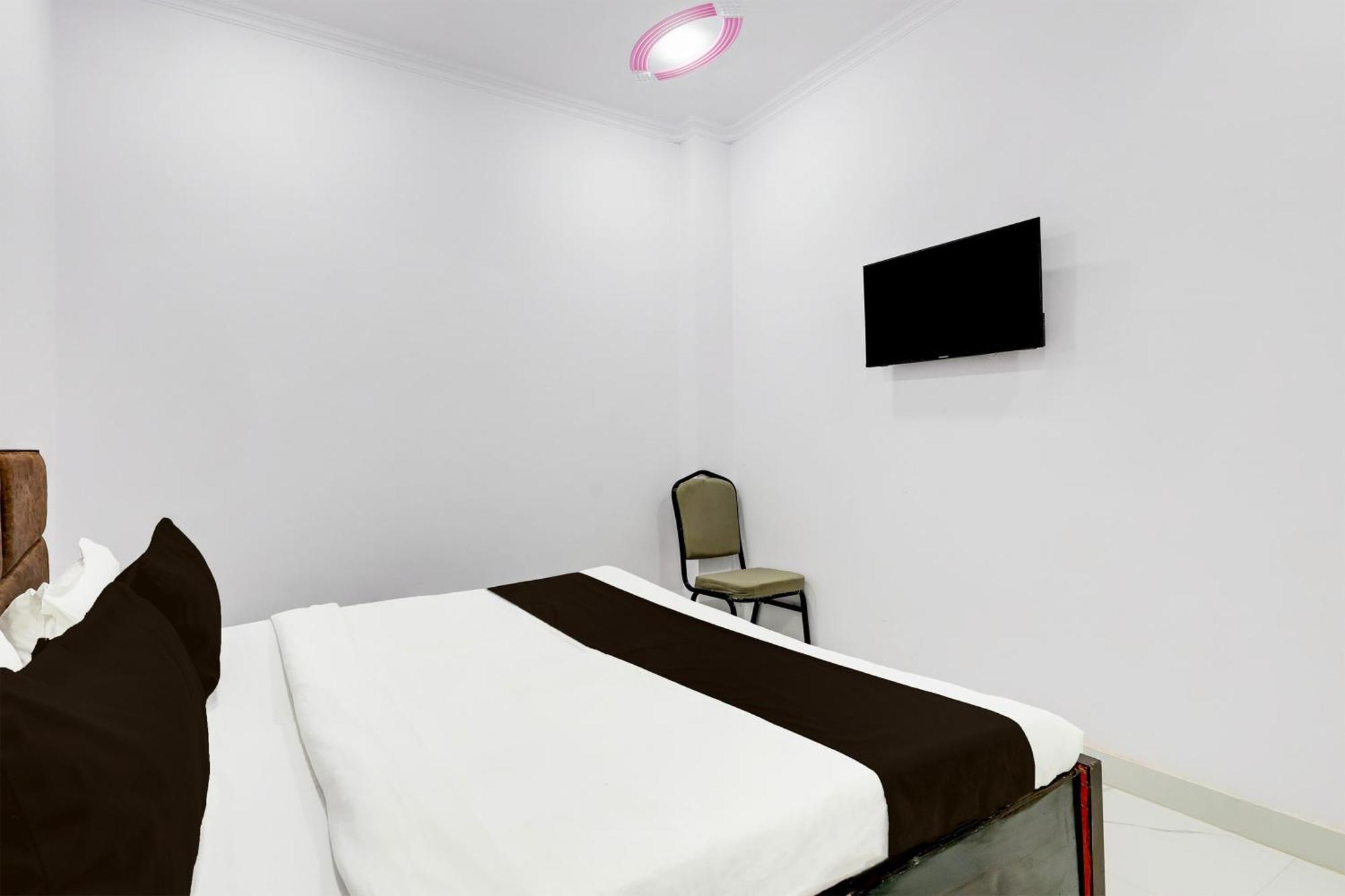 Hotel The Arrow Near Paschim Vihar Delhi  Extérieur photo