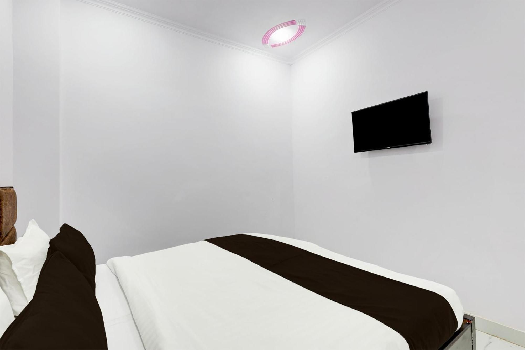Hotel The Arrow Near Paschim Vihar Delhi  Extérieur photo