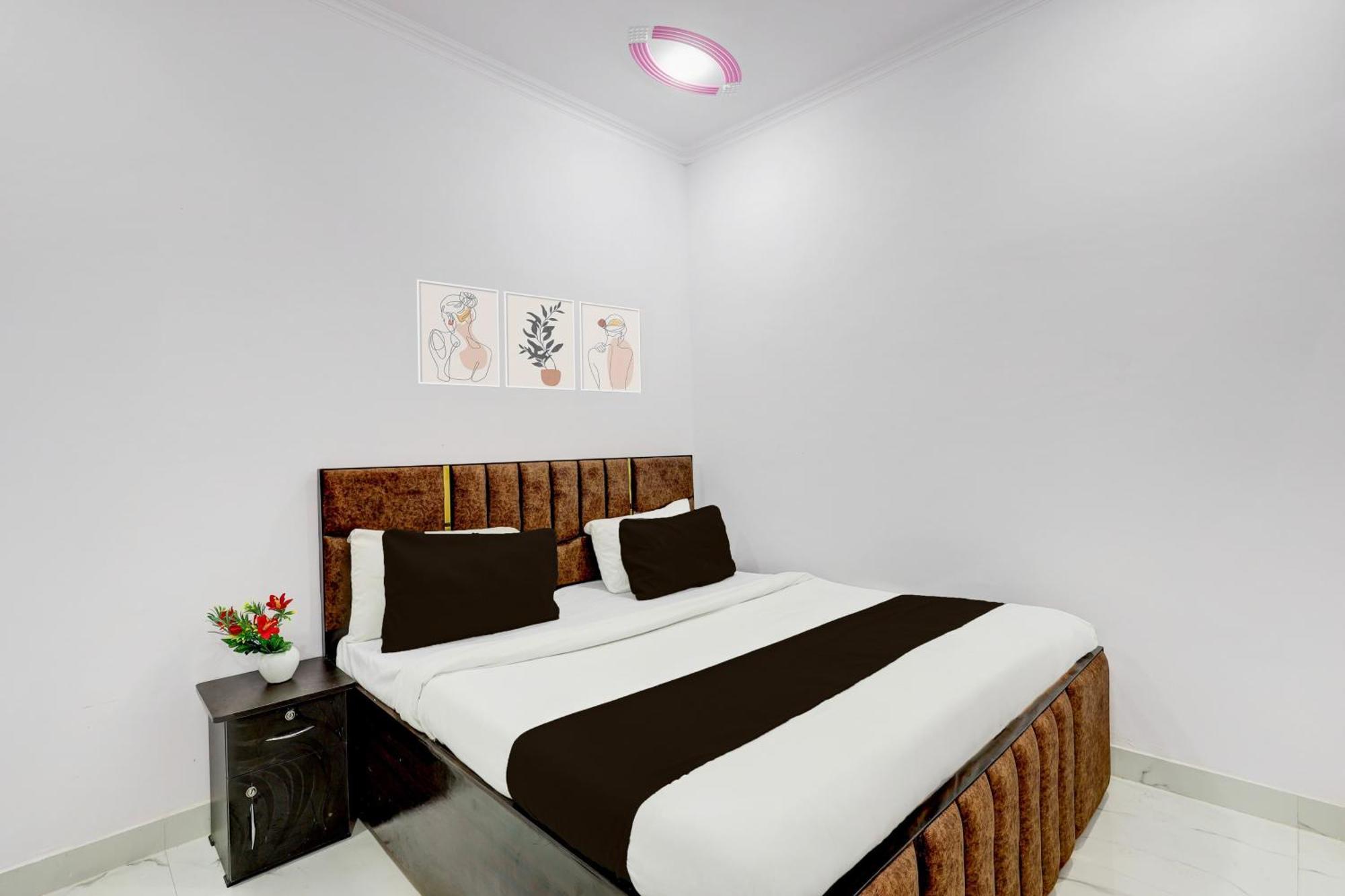 Hotel The Arrow Near Paschim Vihar Delhi  Extérieur photo