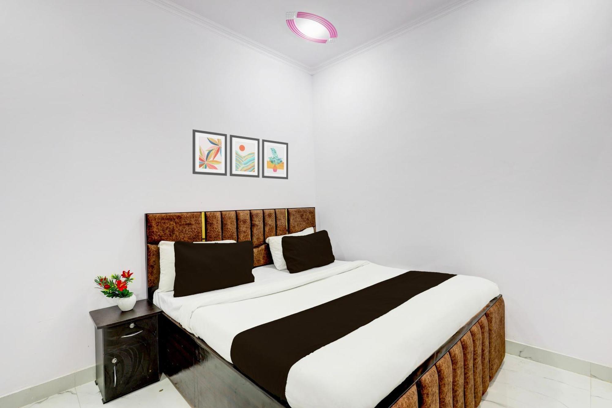 Hotel The Arrow Near Paschim Vihar Delhi  Extérieur photo