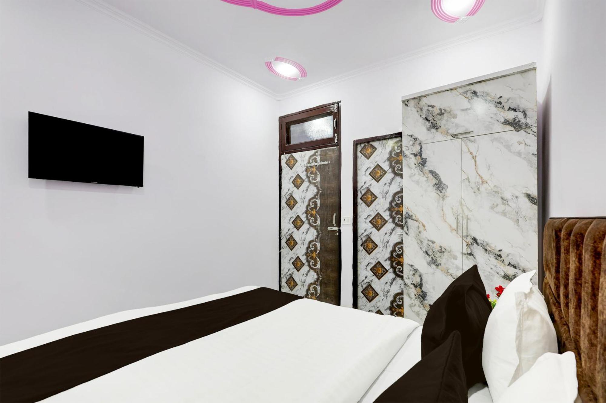 Hotel The Arrow Near Paschim Vihar Delhi  Extérieur photo